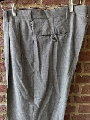 Pantalones de traje de lana plisados/puños Burberrys 36w x 34 entrepierna. Foto 1 de 4