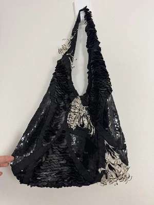 Bolsa de ombro Alice + Olivia Hobo preta lantejoula pena bolsa enfeitada rara - Imagem 1 de 4