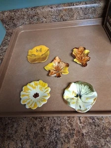 Cinco tapetes de mantequilla/té Stangl Pansy de colección pintados a mano hechos en EE. UU. - Imagen 1 de 15