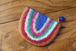 NUEVO Hecho a Mano Arco Iris Azul Fieltro Cremallera Cierre Regalo 100% Lana - Imagen 1 de 4
