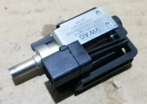 VW GOLF MK5 AUTO IGNITION BARREL LOCKING LOCK INTERLOCK SENSOR 1K0953527C 04 > - Picture 1 of 12