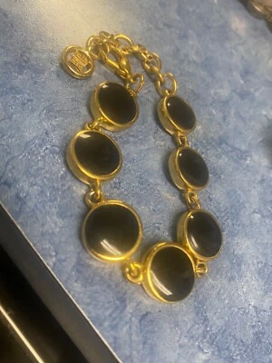 PULSERA CADENA ESMALTE NEGRO GIVECHY PARIS NY APROX 9" LARGO LOGO SOSTENIDO Foto 1 de 4