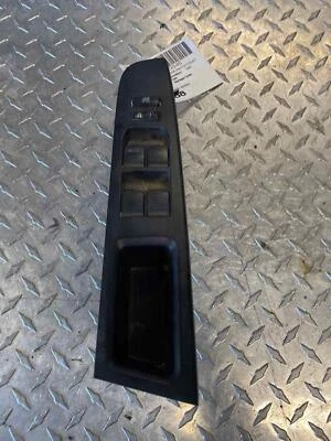 Interruptor puerta delantero TOYOTA YARIS 12 13 14 15 16 17 18 19 Foto 1 de 4