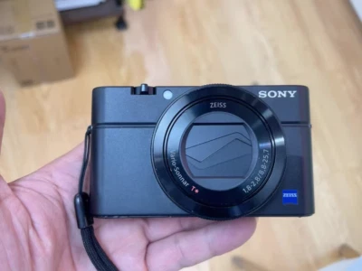 Sony Cyber - shot DSC - RX100 IV(M4) 20.1MP 2.9x Opt Zoom Eng Digital Cam - Image 1 of 4
