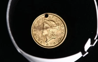 Dólar de oro Liberty Head de $1 de 1852 con agujeros XF-AU Foto 1 de 2