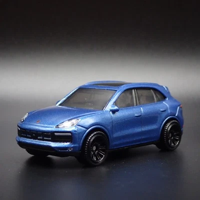 2018-2025 Porsche Cayenne Turbo 1:64 Scala da Collezione Diorama Modellino - Immagine 1 di 4