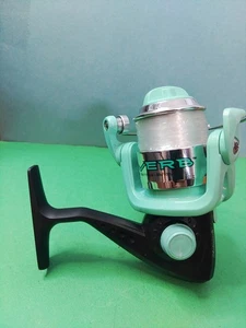 Shakespeare Reverb RVSFSP30 türkis Spinnrolle Angelrolle neu aus Combo. Presspooled - Bild 1 von 7