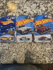 Hot Wheels Mini Cooper, 2 Jaguar MK1 HW Race Day - Picture 1 of 7