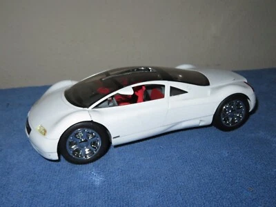 AUDI AVUS QUATTRO BLANCO REVELL 1:18 APERTURA PUERTAS Y MALETERO Foto 1 de 4