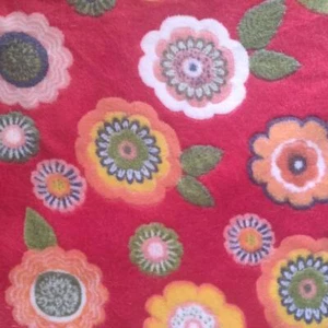 Tela De Forro Suave Doble Cara Con Flores Rojas - Imagen 1 de 1