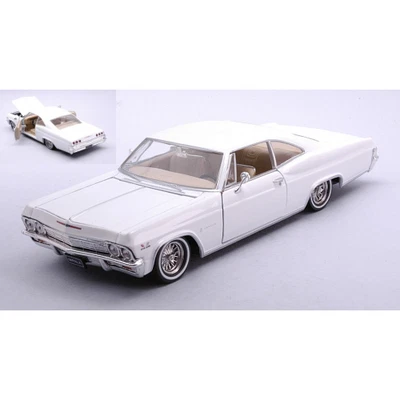 CHEVROLET IMPALA SS396 COUPE' 1965 LOW RIDER WHITE 1:24 Welly Auto Stradali Mode - Immagine 1 di 3