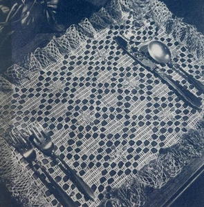 Vintage 1950s Royal Hand Filet Crochet Pattern WILD FLOWERS PLACE MAT 14x19" - Picture 1 of 1