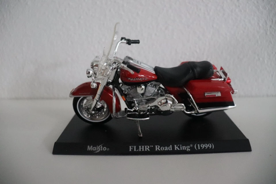 MAISTO Moto HARLEY DAVIDSON FLHR ROAD KING del 1999 Rosso  Scala 1:18 - Immagine 1 di 1