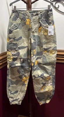 New Womens Forever 21 Camo Pants with Yellow Flowers Size XS Jogger - Image 1 of 4
