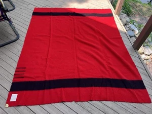 COPERTA LANA 4 PUNTI HUDSON'S BAY CO. VINTAGE rosso cremisi e nero 87” x 73” - Foto 1 di 22
