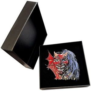IRON MAIDEN METALL PIN # 30 IN SAMMELBOX PURGATORY ANSTECKER 9x9cm RIESEN PIN - Picture 1 of 8
