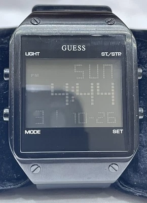 Reloj Pulsera Guess Digital Cara Gris Oscuro Negro Banda Silicona U0595G1 Batería Nueva Foto 1 de 4