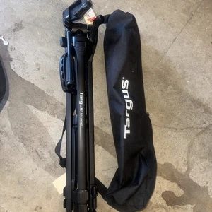 Targus Tripod TGT-BK58T Black With Targus Zip Bag Black - Picture 1 of 3