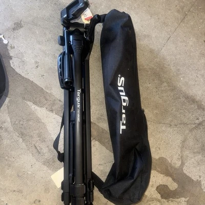 Trípode Targus TGT-BK58T negro con bolsa Targus con cremallera negra Foto 1 de 3