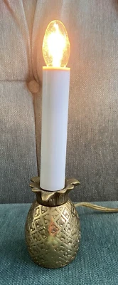 Hermosa lámpara vintage de piña de latón, lámpara de bienvenida usada en excelente estado 8" de alto, hecha en Taiwán Foto 1 de 4