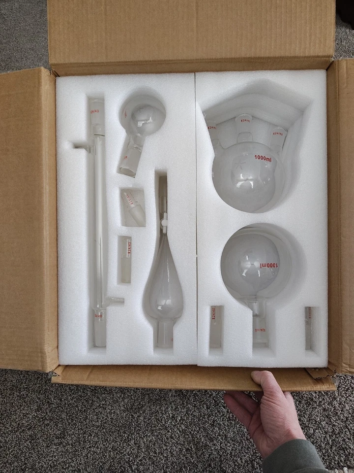 Essential Oil Glass Chemware Distillation Apperatis - Image 1 of 4