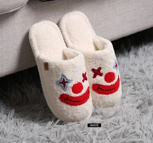 ComfyLuxe bestickte Hausschuhe mit Clownmuster - Bild 1 von 5