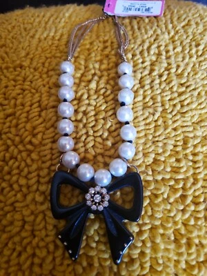 Colar arco preto Betsey Johnson  - Imagem 1 de 2
