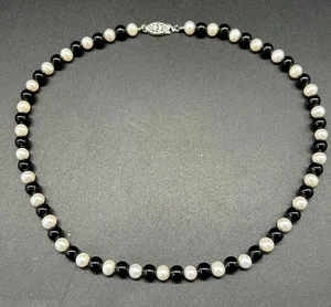 Real Pearl & Black Onyx Necklace Marked 14K 1/20 White Gold Filled Clasp 16” - Picture 1 of 9