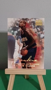 1998-99 Skybox Premium #260 Keon Clark Rookie RC Denver Nuggets pallacanestro - Foto 1 di 5