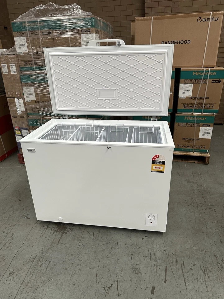 EUROTAG 300LT CHEST FREEZER WITH LOCKS HAS WHEELS BRAND NEW 1 Years Warranty - image 1 of 4
