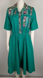 Vintage Women's Dress Size 6P Green Floral Print Fit & Flare TAP&CO - Picture 1 of 14