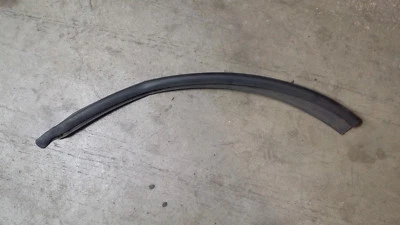 2005 - 08 LAND ROVER LR3 Faixa de vedação de alargamento de roda traseira externa direita CGE500041 - Imagem 1 de 4