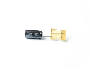 Neu - 5 Stück Nichicon AL-ELKO Kondensator 2200uF 16V Pufferspeicher für Decoder - Bild 1 von 1