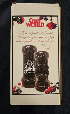 Taza Tiki Cruel World Festival 2025 mercancía oficial 17 de mayo de 2025 Pasadena CA Foto 1 de 4