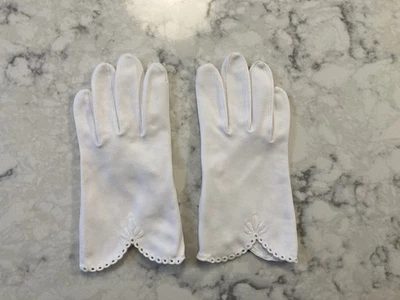 Vintage White Dovetailed Cotton 7" Wrist "Shorties" Gloves- Eyelet Edging--Sz 7 - Image 1 of 3
