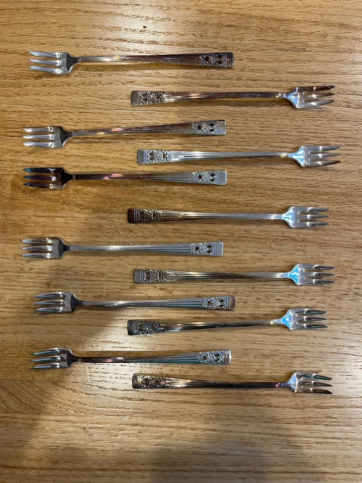 Lote de 12 tenedores de mariscos/cócteles Oneida Coronation 1936 plateados Foto 1 de 1