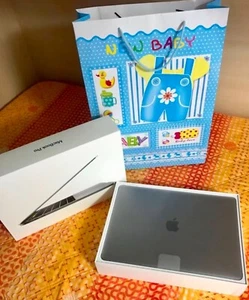 MacBook Pro 13'' (2017) - Touch Bar - Grigio Siderale | Perfetto, Come Nuovo! - Foto 1 di 6