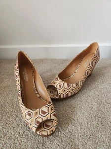 Naturalizer N5 Comfort Wedges Shoes Size 7.5 Cream Brown Pattern Peep Toe - Picture 1 of 10