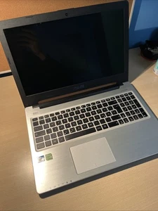 Portatile ASUS - Foto 1 di 4