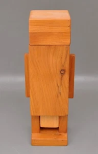 Scandinavian Design - Nussknacker aus Kirschbaum - Bild 1 von 5