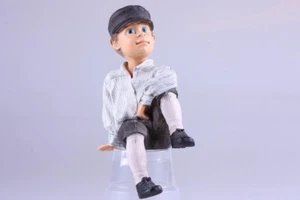 Carl Larsson Noruega Niño con Pie en Borde Estatuilla Estante Cuidador Candy Designs 7" - Imagen 1 de 10