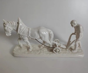 Campesino con caballo en arado Hertwig Katzhütte alrededor de 1930 figura de porcelana blanca - Imagen 1 de 9