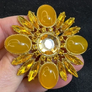 Maltese Cross Yellow Navette Rhinestone Vintage Gold Brooch Pin M-6768 - Picture 1 of 4