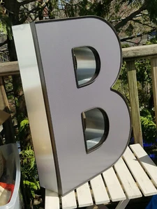 LARGE MARQUEE SIGN LETTER 'B' ELECTRIC LIGHT  24.5" X 17" X 5.25" - Picture 1 of 24