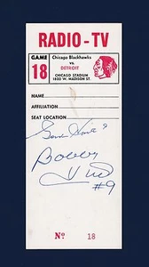 Bobby Hull & Gordie Howe signed Hawks vs Wings Old Chicago Stadium Pass Psa/Dna - Picture 1 of 2