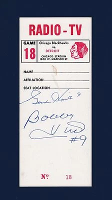 Bobby Hull & Gordie Howe signed Hawks vs Wings Old Chicago Stadium Pass Psa/Dna - Image 1 of 2