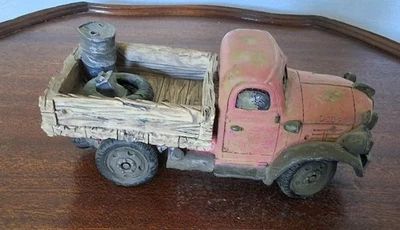 Camión Dodge rojo resina firmada artesanalmente S.S. Sarna rústico vintage Foto 1 de 4