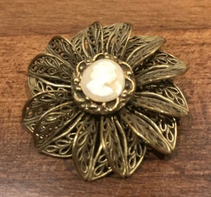 Vintage Ornate Gold Toned Filigree Cameo Lady Brooch Pin Costume Fashion Jewelry - Picture 1 of 5
