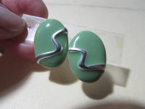 VINTAGE New/unworn almost 1" green & silver color metal enamel pierced earrings - Picture 1 of 3