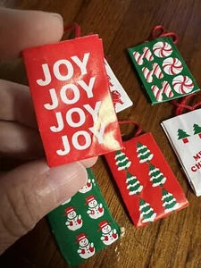 Dollhouse Miniatures Christmas Gift/Shopping Bags Set/6 1:12 Scale Red Green - Picture 1 of 5